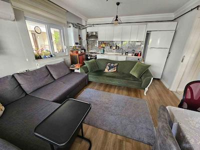 MALTEPE ALTINTEPE CADDE ÜZERİ 50 M2 YÜKSEK GİRİŞ 1+1 DAİRE