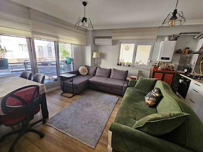 MALTEPE ALTINTEPE CADDE ÜZERİ 50 M2 YÜKSEK GİRİŞ 1+1 DAİRE