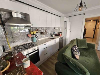 MALTEPE ALTINTEPE CADDE ÜZERİ 50 M2 YÜKSEK GİRİŞ 1+1 DAİRE