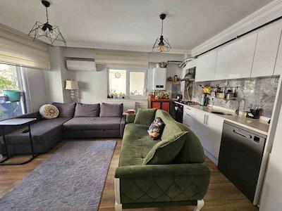 MALTEPE ALTINTEPE CADDE ÜZERİ 50 M2 YÜKSEK GİRİŞ 1+1 DAİRE