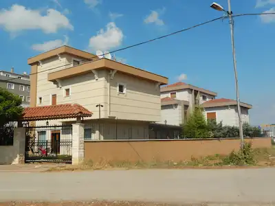 ATAŞEHİR FERHATPAŞA’DA 689 M² ARSA İÇİNDE 2 ADET LÜKS VİLLA | TİCARİ KULLANIMA UYGUN