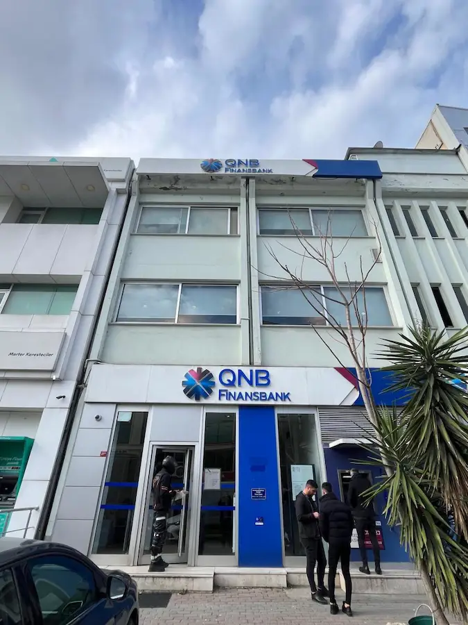 GÜNGÖREN KERESTECILER SITESINDE CADDE ÜSTÜ SATILIK BINA