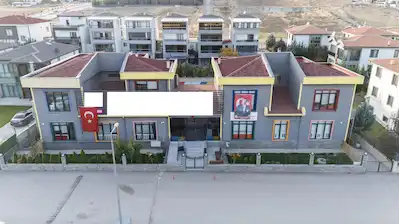BAĞLICA MERKEZ’DE 2050 M² KULLANIM ALANLI | 238.000TL NET KİRA GETİRİLİ | KOMPLE SATILIK BİNA