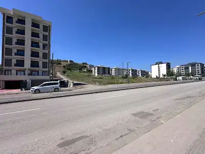 ALIAĞA GÜZELHISAR’DA KIRALIK | ANAYOL ÜZERI | YOLA SIFIR BAHÇELI İŞYERI!