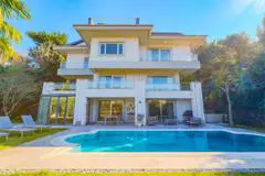 TEK YETKİLİ  DÜZ GIRIŞLI TAMAMEN İSKANDINAV TARZI YENILENMIŞ SATILIK BR VILLA  