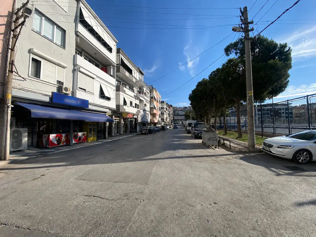BOZYAKA'DA DEVREN KİRALIK HAZIR MARKET İŞLETMESİ