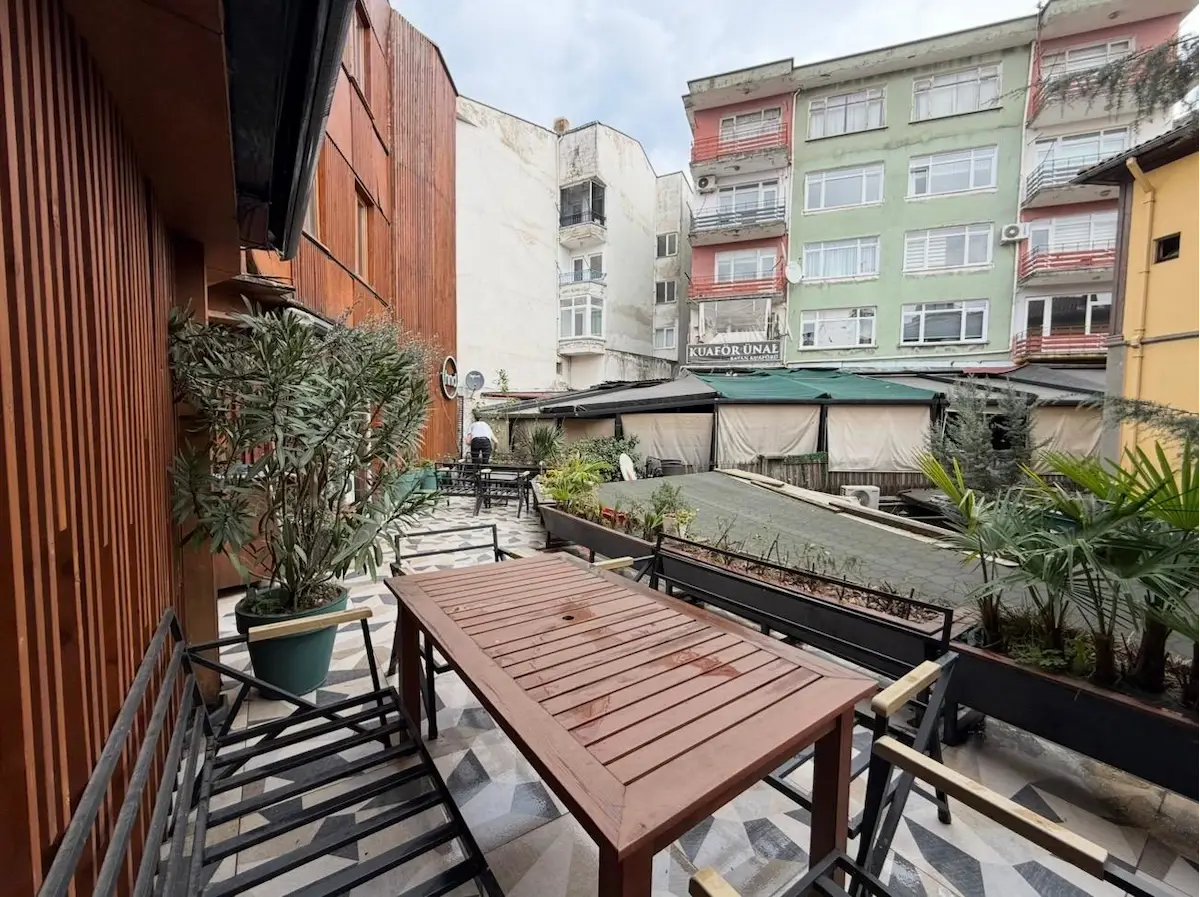 KAPU MAHALLESİN DE MİMAR DEKORLU MOBİLYALI KİRALIK OFİS