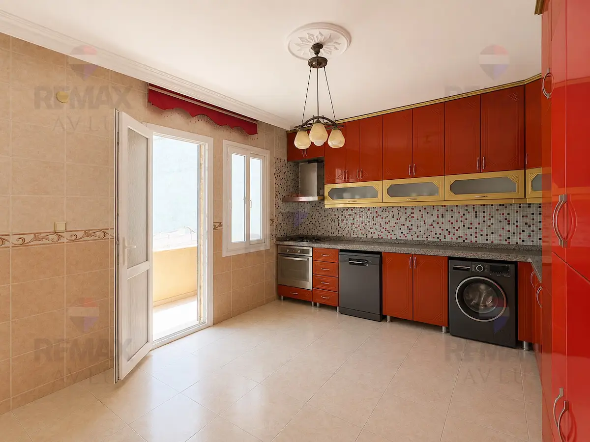 REMAX AVLU'DAN ADANALIOĞLU MAH'DE SATILIK 3 KATLI MÜSTAKİL BİNA