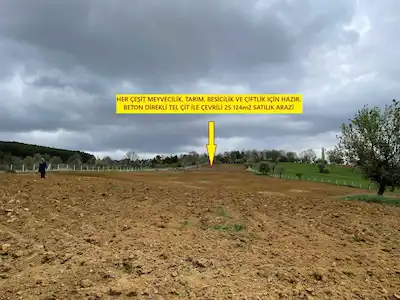 REMAX TERMİNAL MEHMET ÇABUK UŞAK BANAZ TEL ÇİT İLE ÇEVRİLİ 25.124M2 SATILIK TARLA