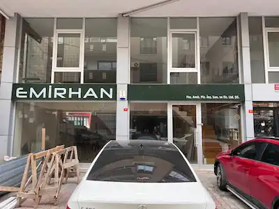 ÇEKMEKÖY ŞAHİNBEY CADDESİNDE 300 M² KİRALIK ÖN KULLANIMLI DÜKKAN