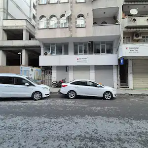 SULTANGAZİ B CADDESİ'NDE SATILIK 3 KATLI TİCARİ DÜKKÂN