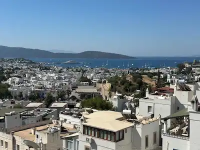  BODRUM YOKUŞBAŞI'NDA KIRALIK 1+1 DAIRE | EŞYASIZ | DEPOLU | ÖZEL ARKA BAHÇELI