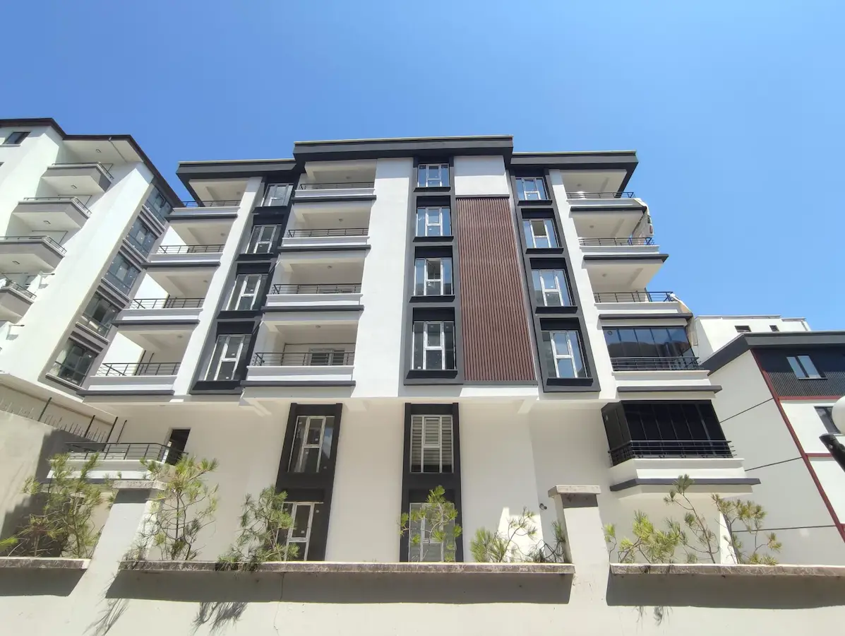REMAX PARLA’DAN İNCESU MAHALLESİNDE SATILIK 1+1 DAİRE