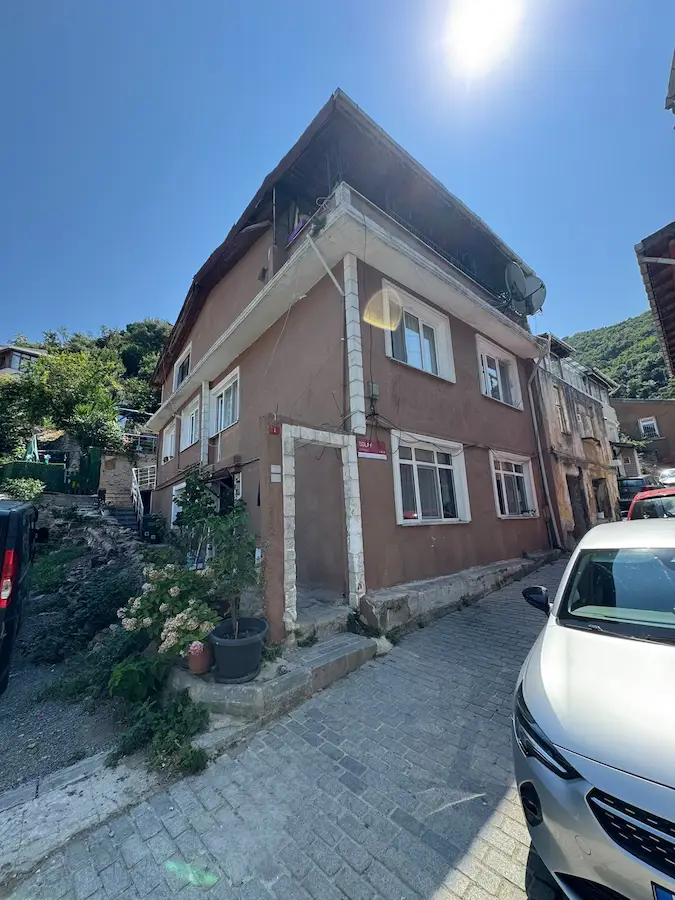 BEYKOZ ANADOLU KAVAĞI'NDA SATILIK 3 KATLI BİNA VE ARSASI 3980 M2
