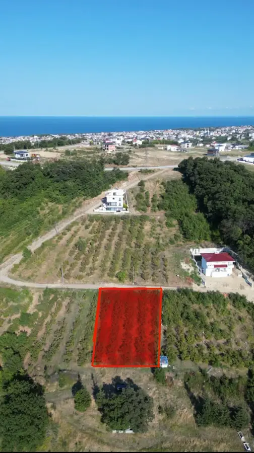 TAFLAN'DA HER IKI TARAFI YOLA CEPHE 4 KATA IMARLI SATILIK ARSA