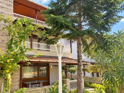 AĞVA'DA SİTE İÇİNDE 3 KATLI VİLLA