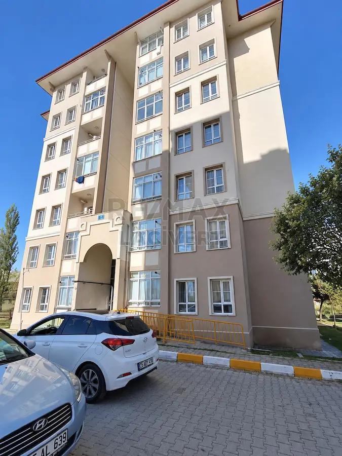 RE/MAX LACİVERT'TEN HINIS'DA SATILIK 2+1 DAİRE