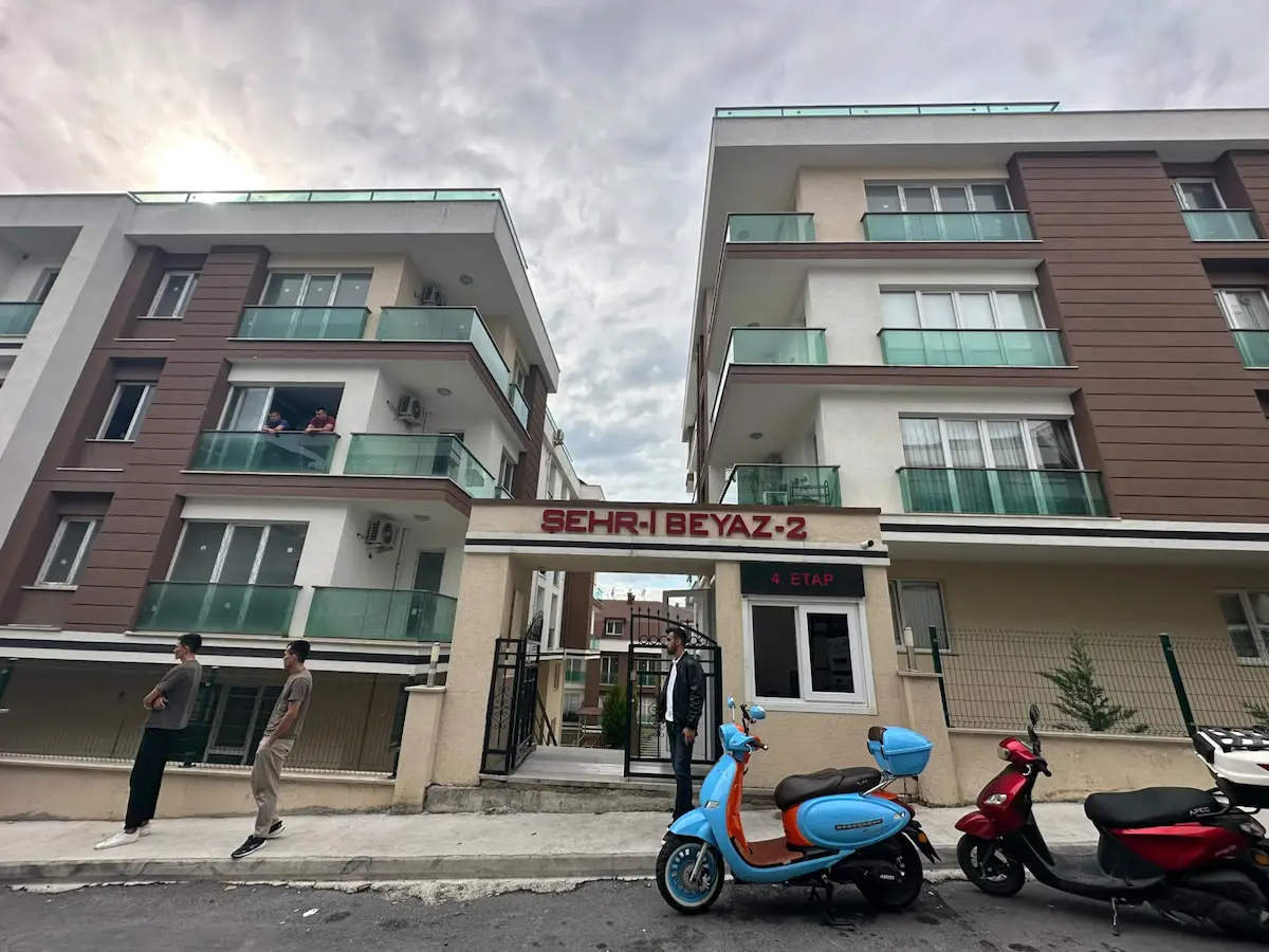 BEYLİKDÜZÜ KAVAKLI ŞEHRİ BEYAZ SİTESİ’NDE 4+1 | HAVUZLU | KAPALI OTOPARK
