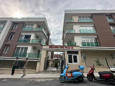 BEYLİKDÜZÜ KAVAKLI ŞEHRİ BEYAZ SİTESİ’NDE 4+1 | HAVUZLU | KAPALI OTOPARK