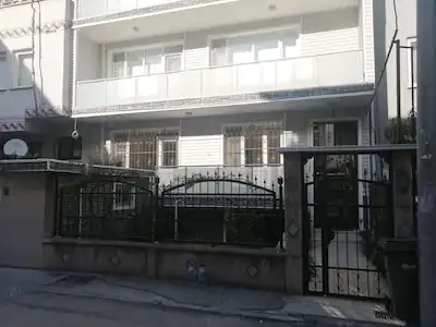 REMAX AREA'DAN SOĞUKKUYU'DA MERKEZİ KONUMDA 2+1 KİRALIK DAİRE