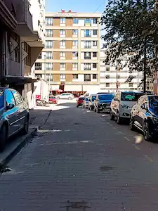 ŞİRİNEVLER MEYDANA METROBÜSE 5 DK. SIFIR, GENİŞ MUTFAKLI, YERDEN ISITMALI KİRALIK DAİRE