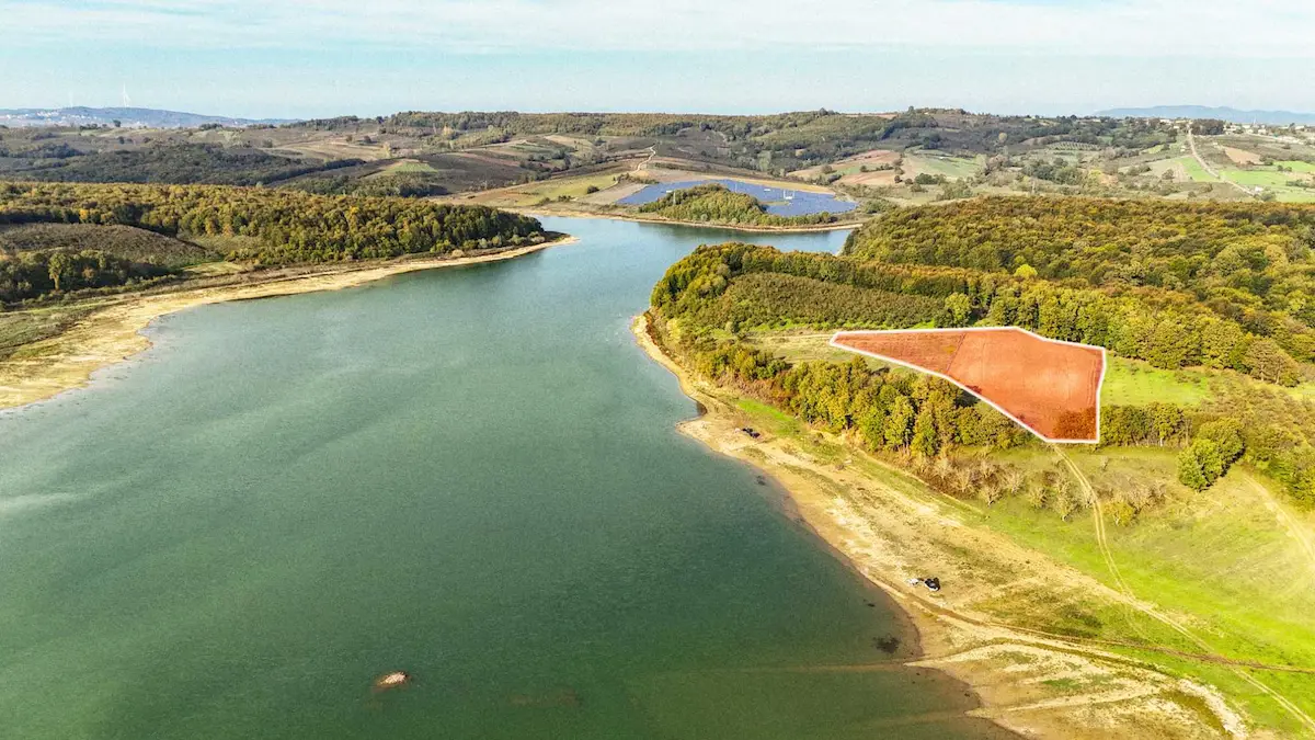 KANDIRA SARNINÇLAR/ KATÇALI'DA GÖL DİBİNDE 2252 M² SATILIK TARLA HİSSESİ