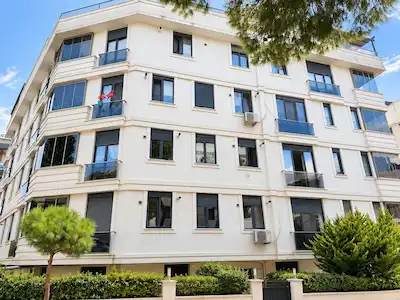 MALTEPE İDEALTEPE’DE, YENİLENMİŞ 3+1 SAATILIK DAİRE
