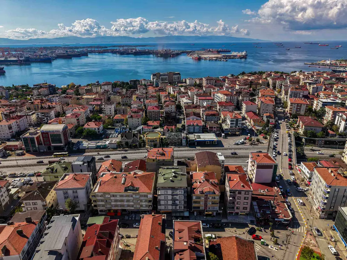 PENDİK GÜZELYALI MEYDAN KİRA GETİRİLİ SATILIK KOMPLE BİNA