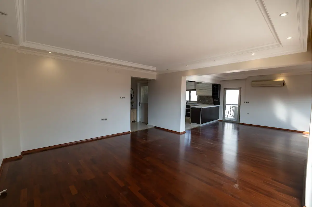 BORNOVA KAZIMDIRIK MAHALLESI SATILIK 180 M2 4+1 DAIRE GENÇ BINA