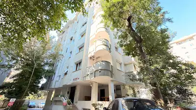 KADIKÖY KIZILTOPRAK’TA MARMARAYA YAKIN 5.KATTA 3+1 SATILIK DAİRE