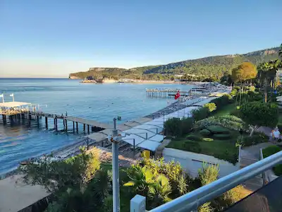 KEMER'DE DENİZE TAM SIFIR LUX 2+1 EŞYALI KİRALIK YALI DAİRESİ
