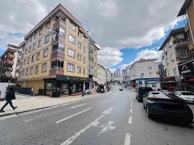 ÜMRANIYE MITHATPAŞA CADDESI ÜZERINDE SATILIK DÜKKAN
