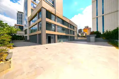 ATAŞEHİR KÜÇÜKBAKKALKÖY AKTİFHAN PLAZA’DA SATILIK MAĞAZA + DÜKKAN | 1.681 M² + 400 M² AÇIK ALAN