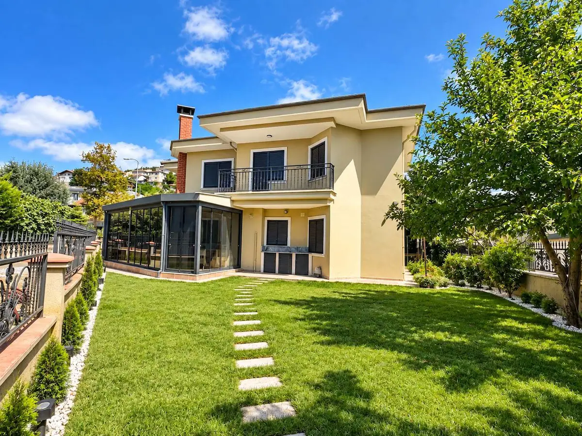 ŞİLE ÇAVUŞ MAH. 475 M2 ARSA İÇERİSİNDE TAM MÜSTAKİL SATILK VİLLA