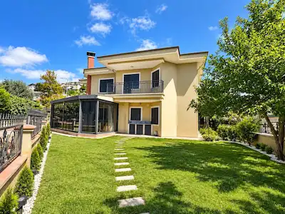 ŞİLE ÇAVUŞ MAH. 475 M2 ARSA İÇERİSİNDE TAM MÜSTAKİL SATILK VİLLA