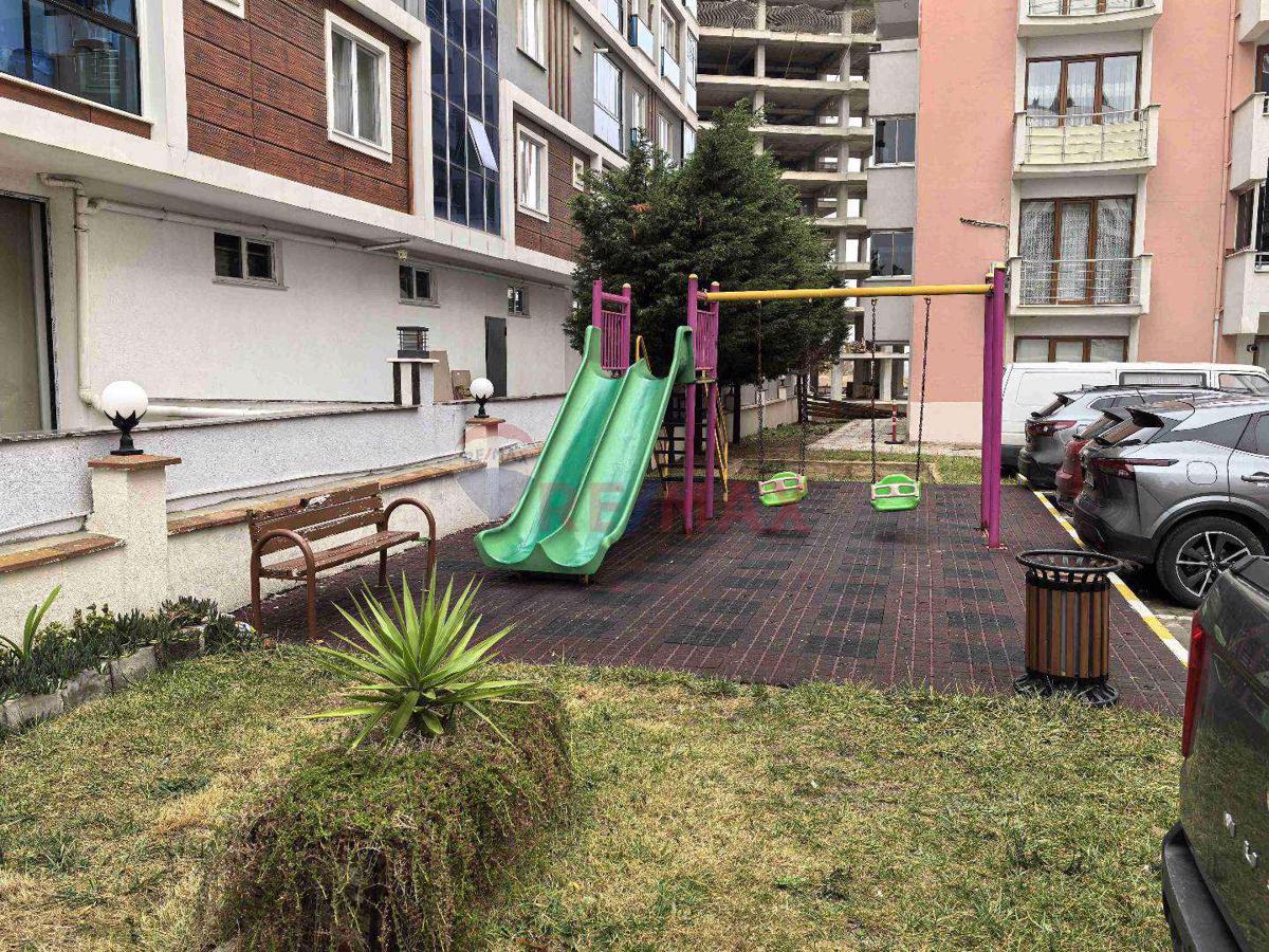 Hürriyet Mahallesi, Gold Park Sitesinde Satılık 2+1 Daire.