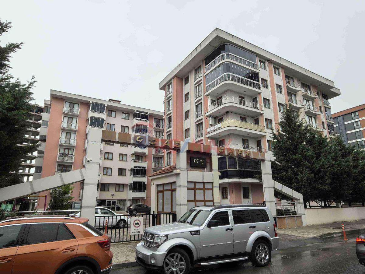 Hürriyet Mahallesi, Gold Park Sitesinde Satılık 2+1 Daire.