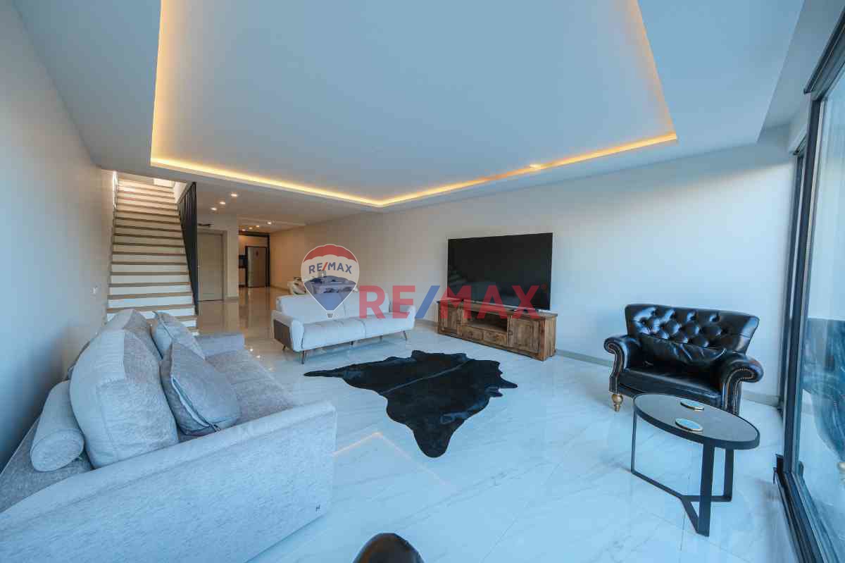 ZEKERİYAKÖY'DE KAPANMAZ YEŞİL MANZARALI YENİ NESİL SATILIK VİLLA