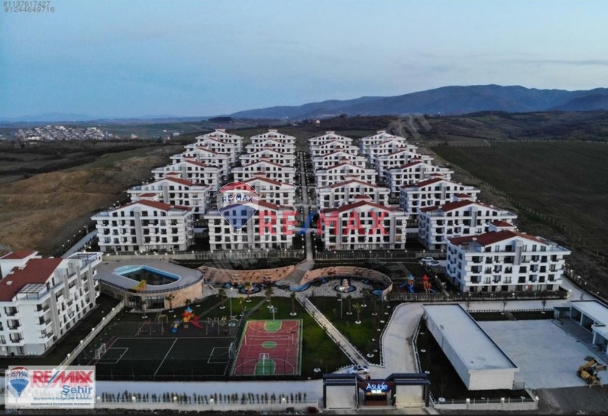 RE/MAX ŞEHİR'DEN ASUDE VADİ'DE KÖŞE FERAH SATILIK 3+1 DAİRE