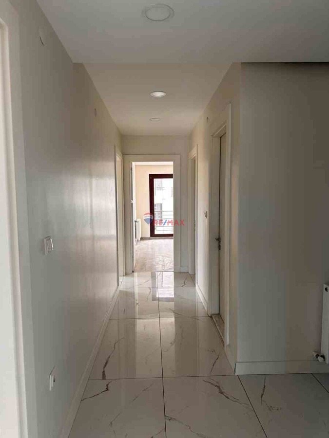 RE/MAX ŞEHİR'DEN ASUDE VADİ'DE KÖŞE FERAH SATILIK 3+1 DAİRE