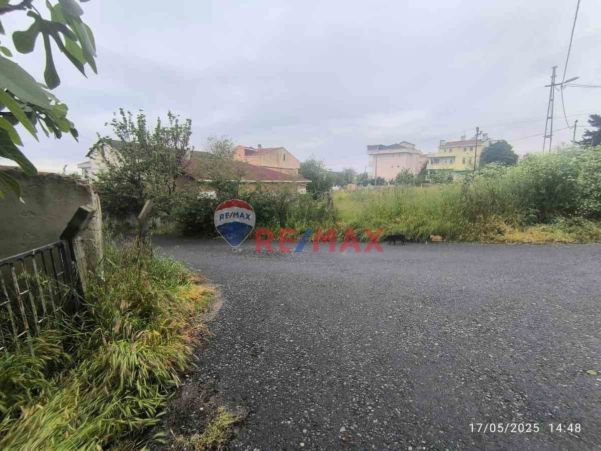 BÜYÜKÇEKMECE KAMILOBADA  VILLA IMARLI  SATILIK ARSA