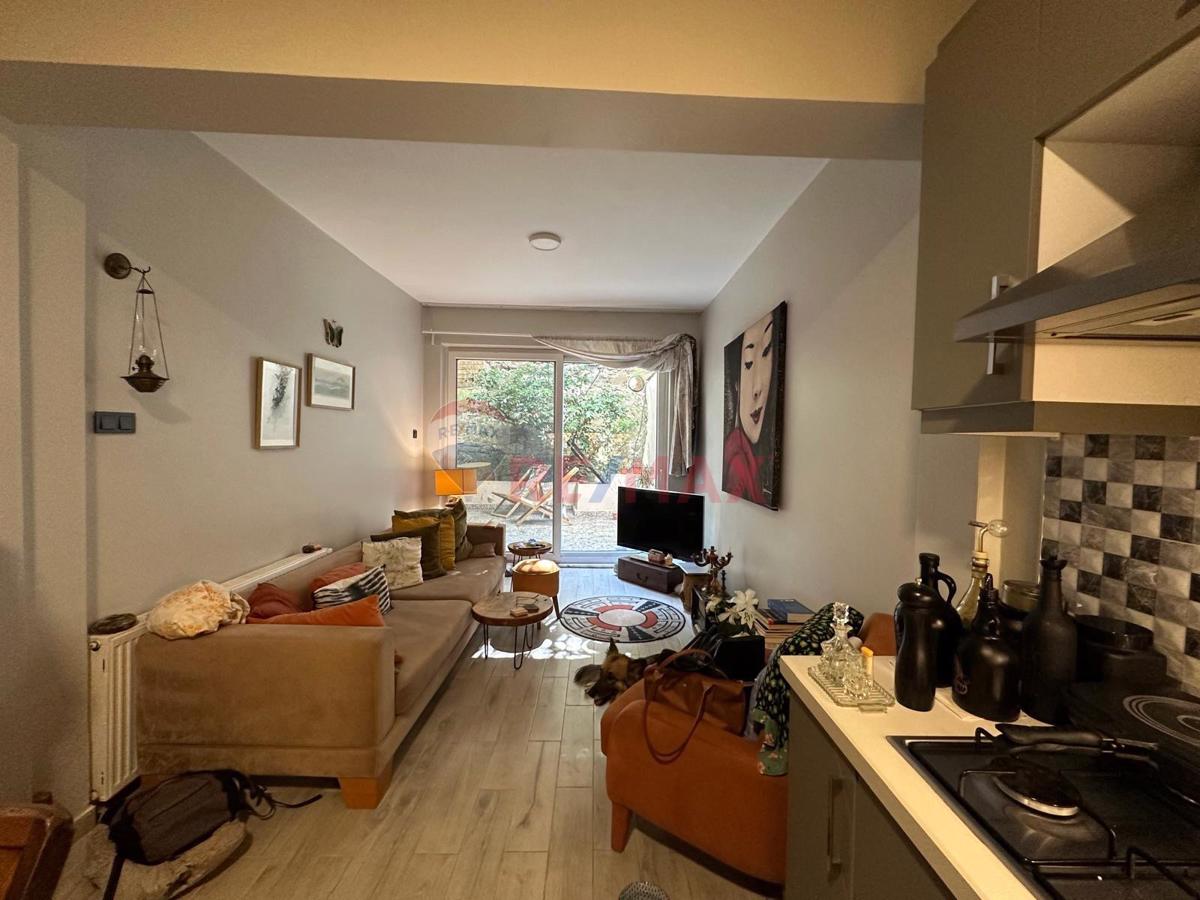 CİHANGİR'DE BAHÇELİ SATILIK DAİRE