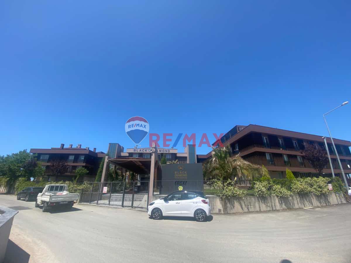 REMAX YALI'DAN CUMHURIYET MAH. YENI MARINA YANI DENIZE 50 ADIM EŞYALI KIRALIK 1+1