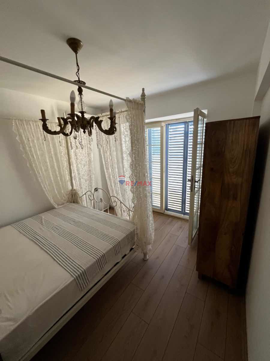 ÇEŞME OVACIK'TA 5+1 MÜSTAKIL HAVUZLU LÜKS EŞYALI KİRALIK VILLA