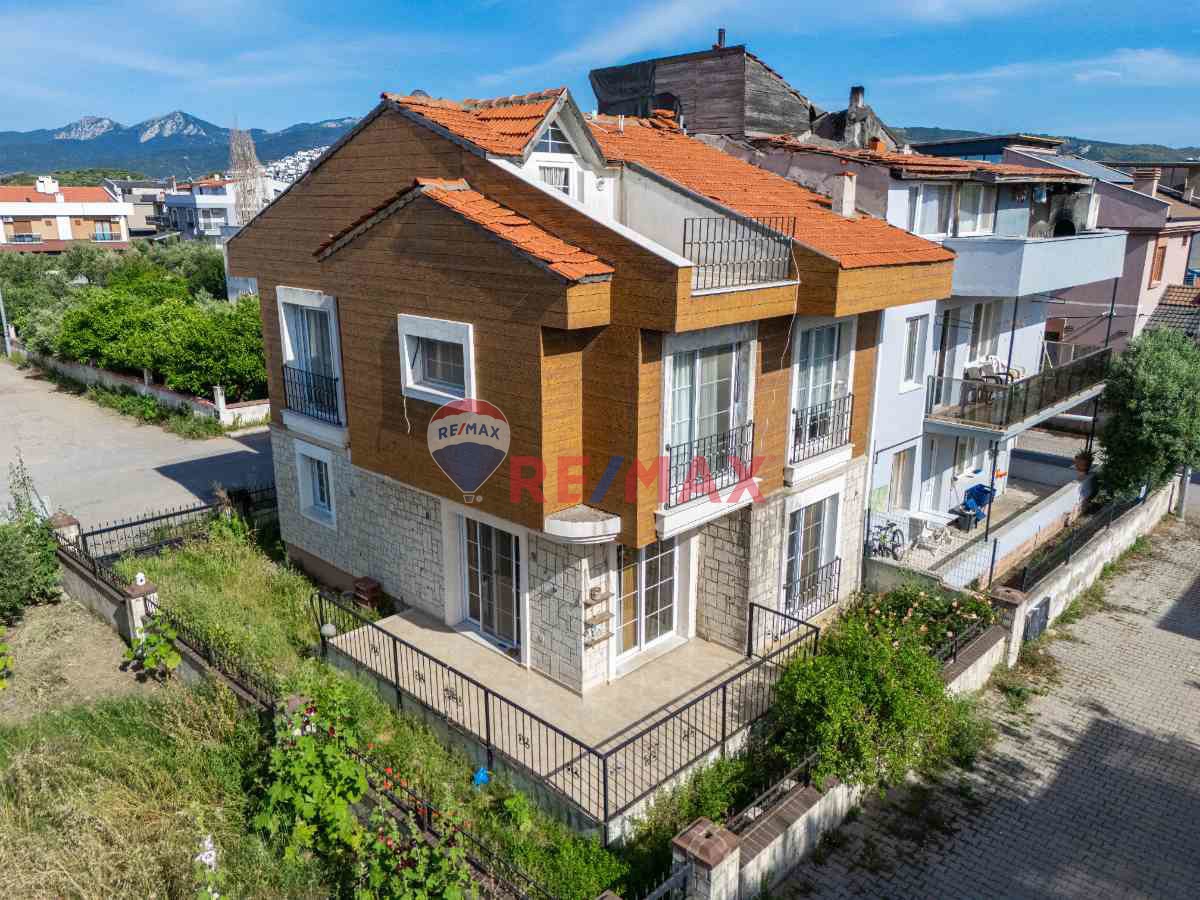 URLA'DA PLAJA 200 METRE TRİPLEKS 4+1 VİLLA