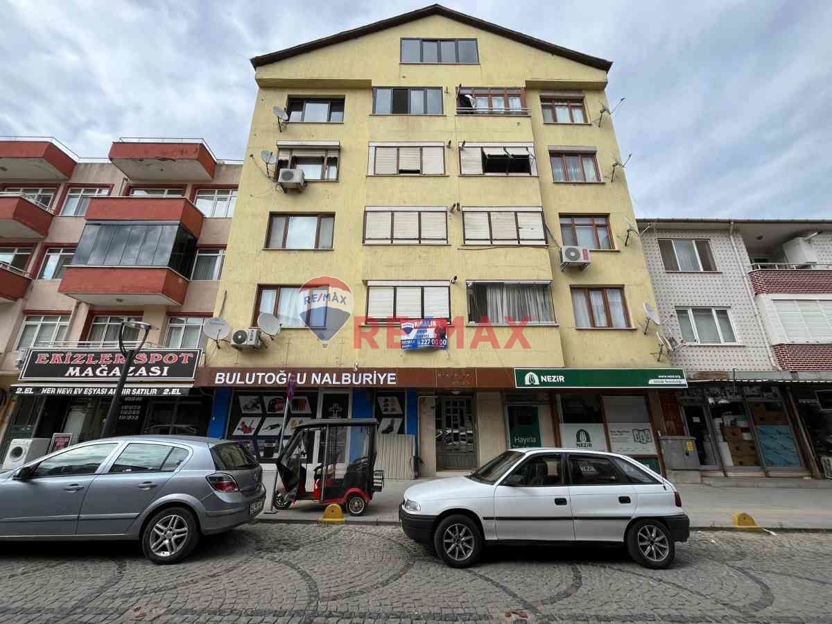 REMAXÇAKRA ÖMER ONAYCI'DAN GÖLCÜK MERKEZDE EŞYALI KIRALIK DAIRE.