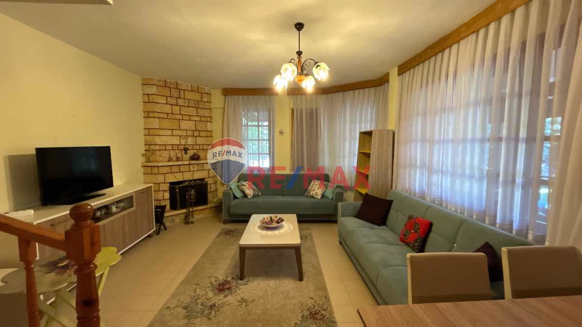 AYVALIK ALTINOVA’DA SITE İÇINDE DENIZE YAKIN 4+1 SATILIK VILLA