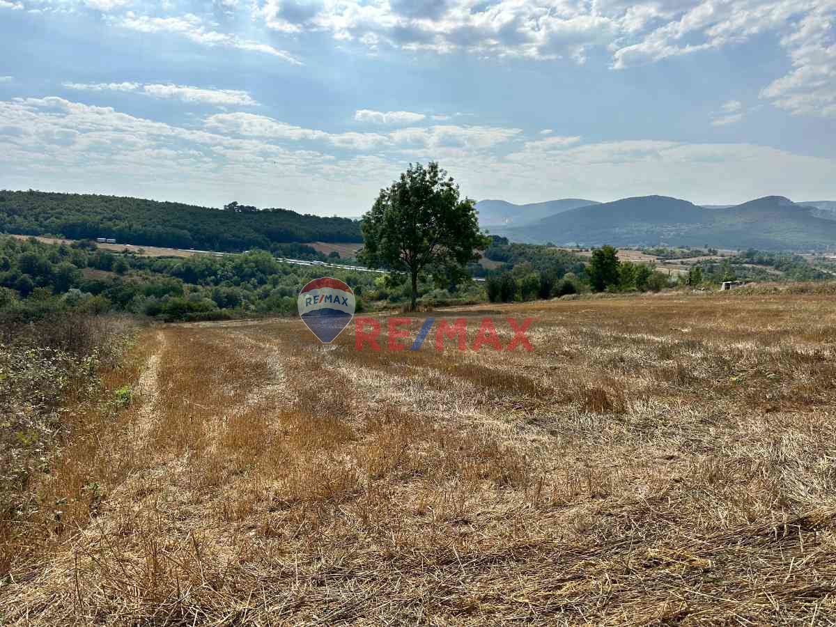 REMAX SONER'DEN KAVAK MEHMETPAŞA'DA İMARA YAKIN SATILIK TARLA