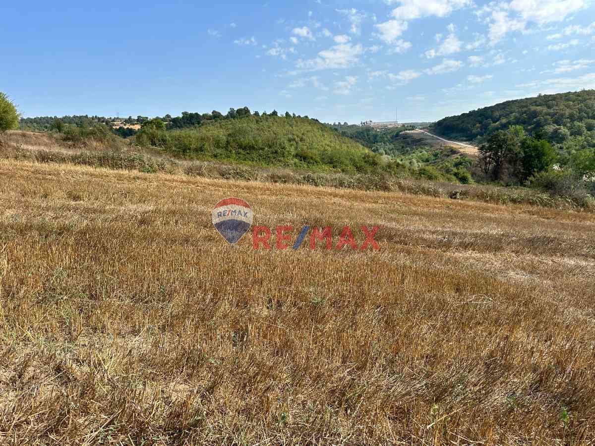 REMAX SONER'DEN KAVAK MEHMETPAŞA'DA İMARA YAKIN SATILIK TARLA
