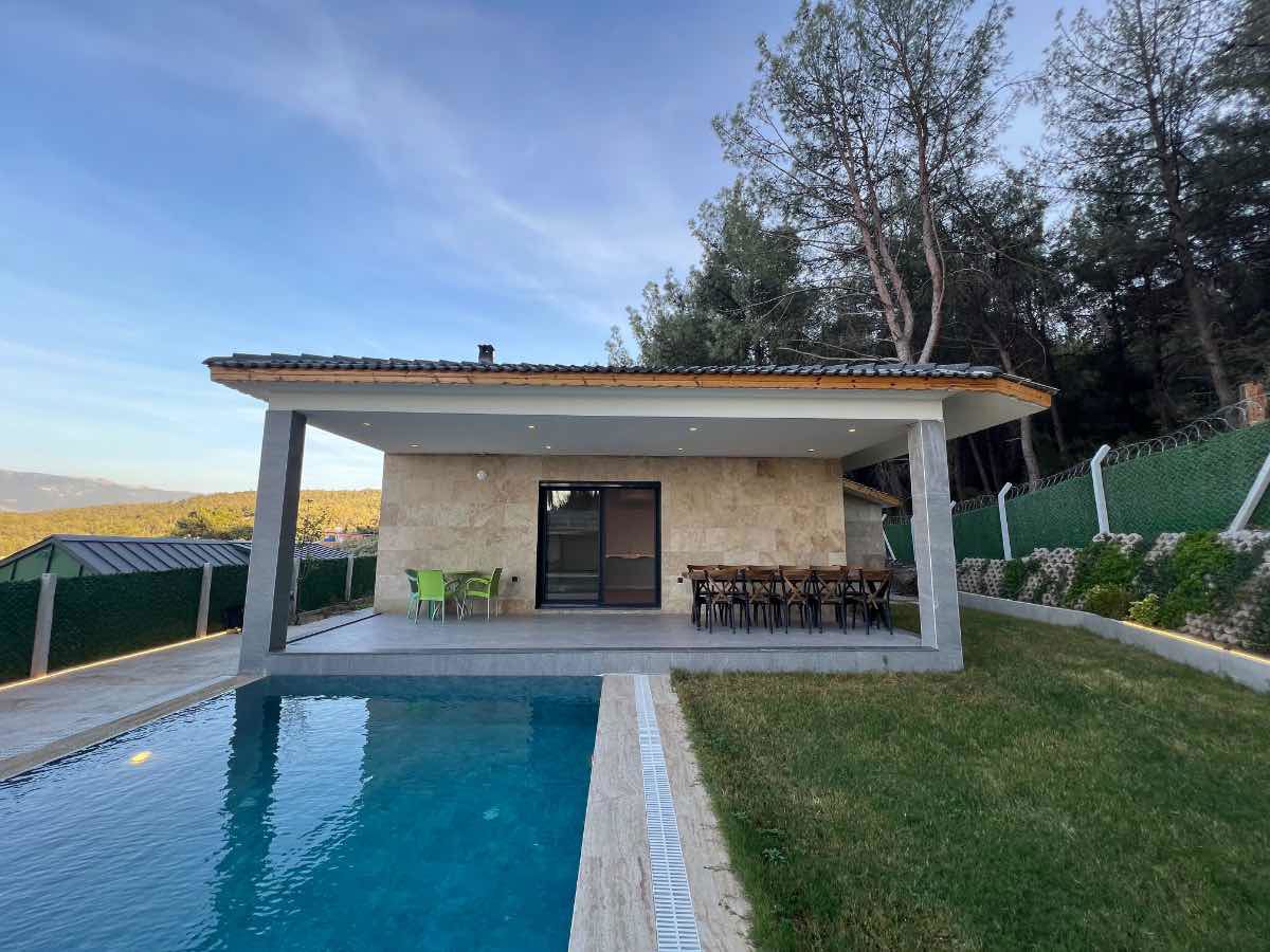 DOĞA VE ŞEHIR MANZARALI 2+1 TEK KATLI VILLA | MÜSTAKIL HAVUZLU